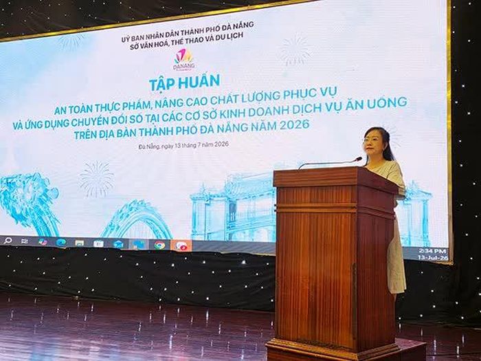 Bà Lê Thị Ái Diệp -Trưởng phòng Quản lý cơ sở lưu trú, Sở VHTT&DL Đà Nẵngphát biểu khai mạc lớp tập huấn.