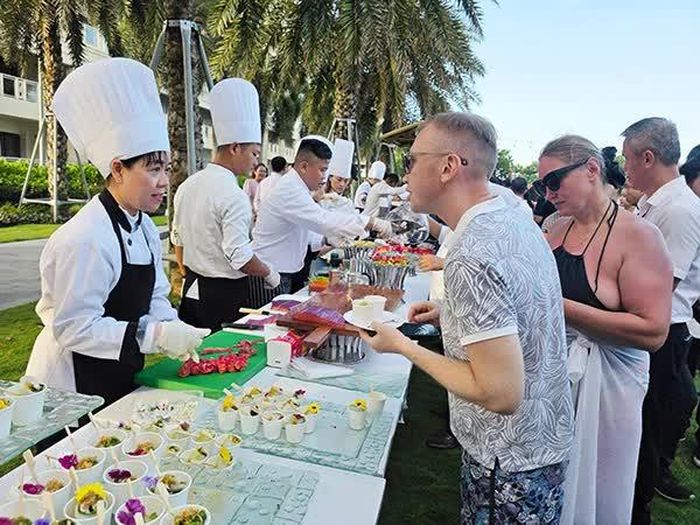 Du lịch Đà Nẵng luôn chú trong nâng cao kỹ năng bảo đảm an toàn thực phẩm và thái độ phục vụ cho đội ngũ đầu bếp.