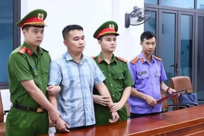 Trước đó công an đã bắt giữ khẩn cấp một giáo viên Trường THPT chuyên Tuyên Quang. Ảnh: Công an Tuyên Quang.