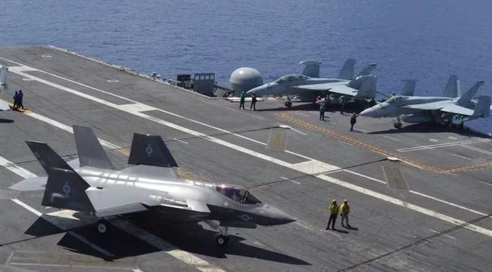 Máy bay F-35C trên tàu sân bay Mỹ. Ảnh: MW.