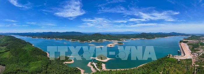 Công trình hồ Kẻ Gỗ - dấu ấn thủy lợi quan trọng của tỉnh Hà Tĩnh sau nửa thế kỷ xây dựng và phát triển. Ảnh: Hữu Quyết – TTXVN