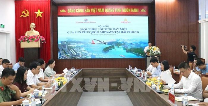 Toàn cảnh hội nghị Hãng bay Sun PhuQuoc Airways công bố khai thác hai đường bay kết nối Hải Phòng – Thành phố Hồ Chí Minh và Hải Phòng – Phú Quốc. Ảnh: Hoàng Ngọc – TTXVN 