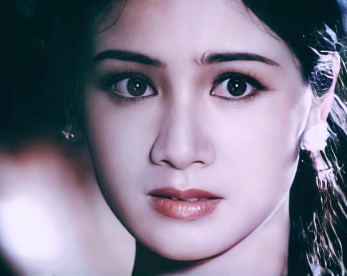 NSND Thu Hà ghi dấu với vẻ đẹp đài các, trở thành biểu tượng của hình tượng "lá ngọc cành vàng" trên màn ảnh Việt.