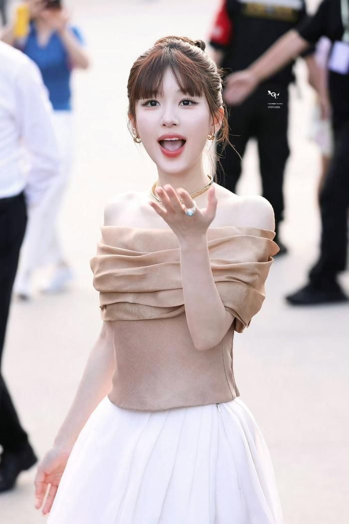 Triệu Lộ Tư đã lấy lại thần thái vui vẻ, tràn đầy năng lượng sau khi gặp biến cố sức khỏe. Ảnh: Fansite