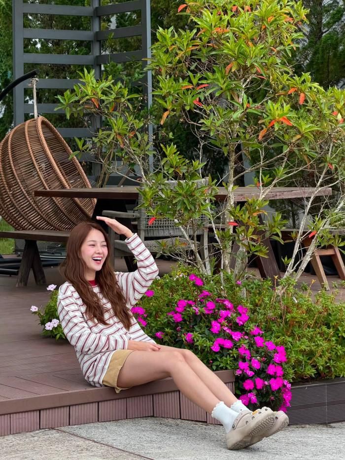 Vóc dáng thon gọn cùng thần thái tươi tắn của Tam Triều Dâng gây chú ý. (Nguồn: FBNV)
