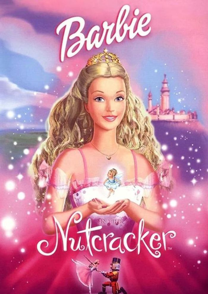 Barbie và Kẹp Hạt Dẻ là bộ phim hoạt hình đầu tiên của thương hiệu Barbie, ra mắt năm 2001 và nhanh chóng chinh phục khán giả. Phim kể về Clara cùng chàng lính Kẹp Hạt Dẻ bước vào thế giới phép thuật để chống lại Chuột Chúa, giải cứu vương quốc Parthenia. Bộ phim nổi bật với những màn múa ballet đẹp mắt trên nền nhạc kinh điển của Tchaikovsky.