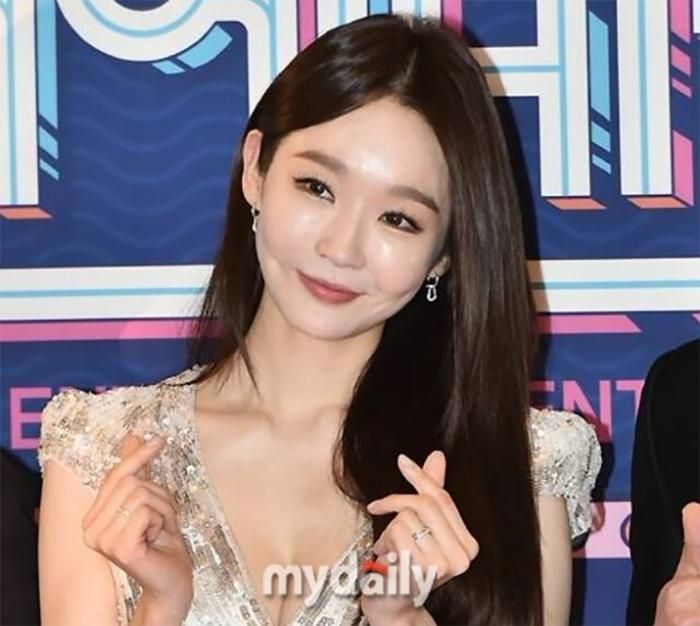 Kang Min Kyung phủ nhận tin đồn có bạn trai và chuẩn bị kết hôn.
