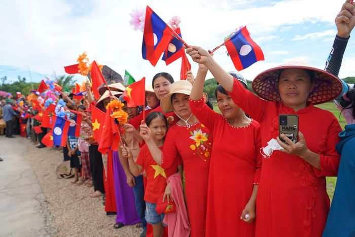 Người dân xã Kim Bảng hạnh phúc khi mai này sẽ vơi bớt nỗi thấp thỏm, lo lắng bất an khi mùa mưa lũ tới như suốt bao năm qua.