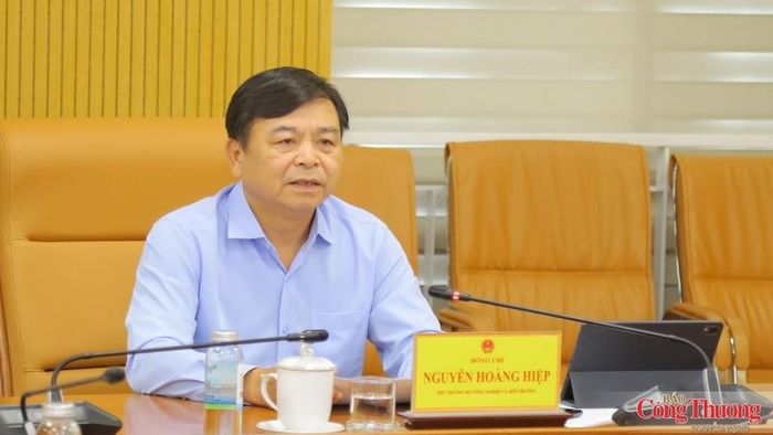 Thứ trưởng Bộ Nông nghiệp và Môi trường Nguyễn Hoàng Hiệp phát biểu kết luận tại Hội nghị.