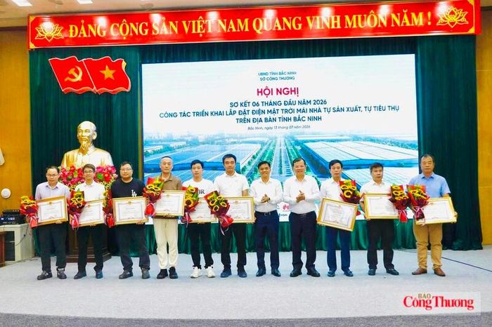 Các doanh nghiệp tiêu biểu vinh dự được nhận bằng khen của Chủ tịch UBND tỉnh Bắc Ninh tại hội nghị