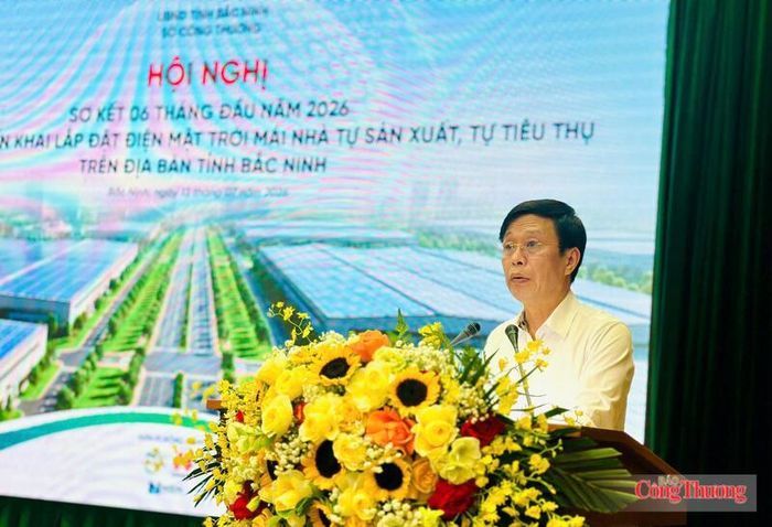 Ông Ngô Chí Quang, Phó Giám đốc Sở Công Thương tỉnh Bắc Ninh trình bày báo cáo tại hội nghị