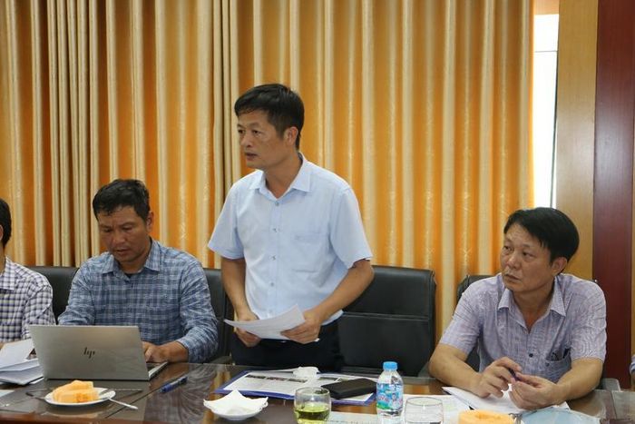 Ông Vũ Xuân Dũng – Chủ tịch kiêm Giám đốc TSHPCo báo cáo với đoàn công tác về hồ sơ và phương án đầu tư Dự án Thủy điện Trung Sơn mở rộng