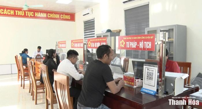 Xã Hóa Quỳ chú trọng tập huấn nâng cao kỹ năng số cho các cán bộ Trung tâm Phục vụ hành chính công.