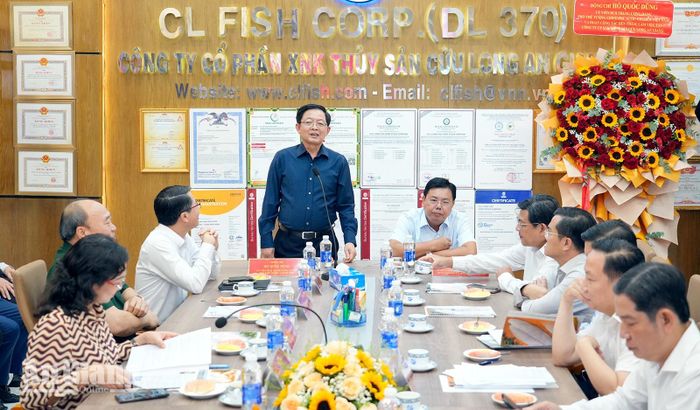 Phó Thủ tướng Chính phủ Hồ Quốc Dũng phát biểu tại buổi làm việc với Công ty Cổ phần Xuất nhập khẩu thủy sản Cửu Long An Giang. Ảnh: TÂY HỒ.