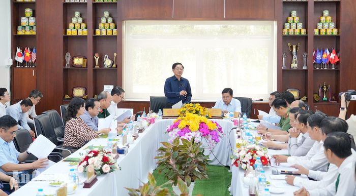 Phó Thủ tướng Hồ Quốc Dũng chủ trì buổi làm việc với Công ty Cổ phần Rau quả thực phẩm An Giang. Ảnh: TÂY HỒ.