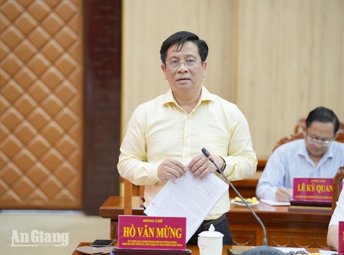 Chủ tịch UBND tỉnh An Giang Hồ Văn Mừng phát biểu tại buổi làm việc. Ảnh: TÂY HỒ.