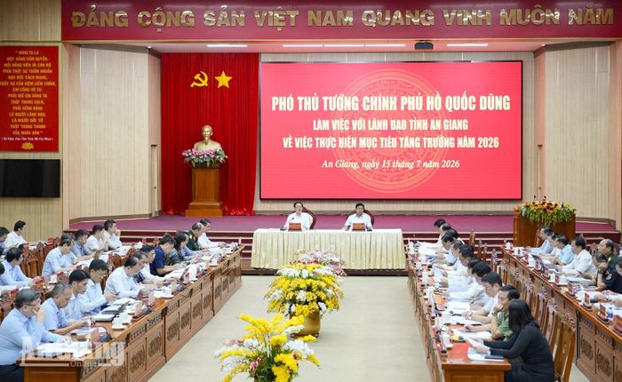 Quang cảnh buổi làm việc. Ảnh: TÂY HỒ.