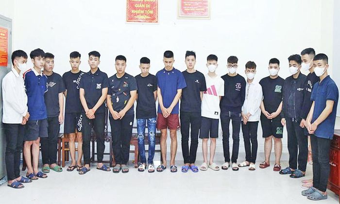 14 thanh, thiếu niên mang theo hung khí đi đánh nhau, gây rối trật tự công cộng tại phường Kinh Bắc vừa bị tạm giữ.