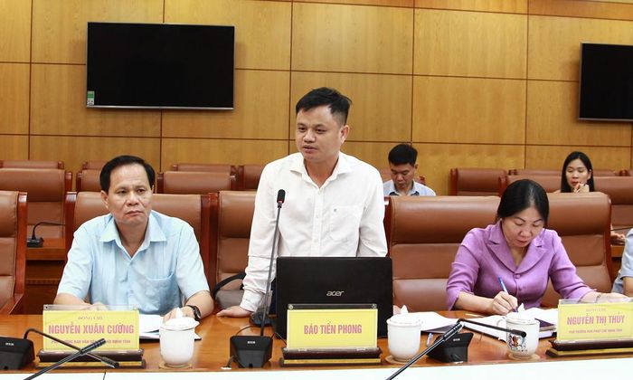  Đại diện Báo Tiền Phong phát biểu tại buổi họp báo. 