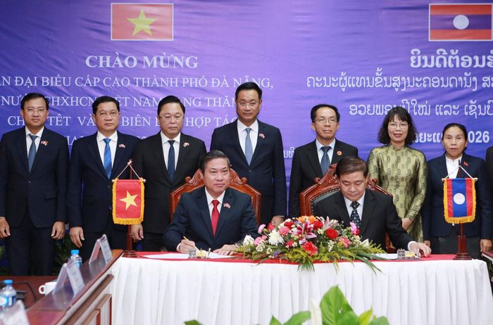 Ký kết Biên bản ghi nhớ hợp tác giữa UBND thành phố Đà Nẵng và Ủy ban Chính quyền tỉnh Salavan (Lào) giai đoạn 2026 - 2030. Ảnh: T.CÔNG