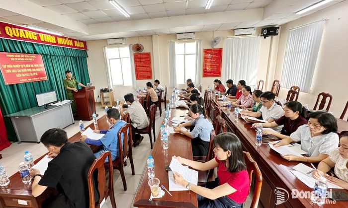 Học viên nghiên cứu, thảo luận về một số quy định trong công tác tự kiểm tra PCCC