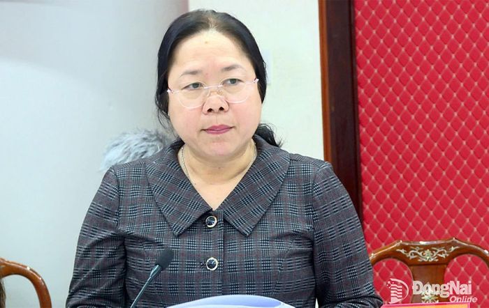 Phó Giám đốc Sở Tài chính Nguyễn Thụy Phương Thảo thông tin chung về tình hình ngân sách địa phương. Ảnh: Vương Thế