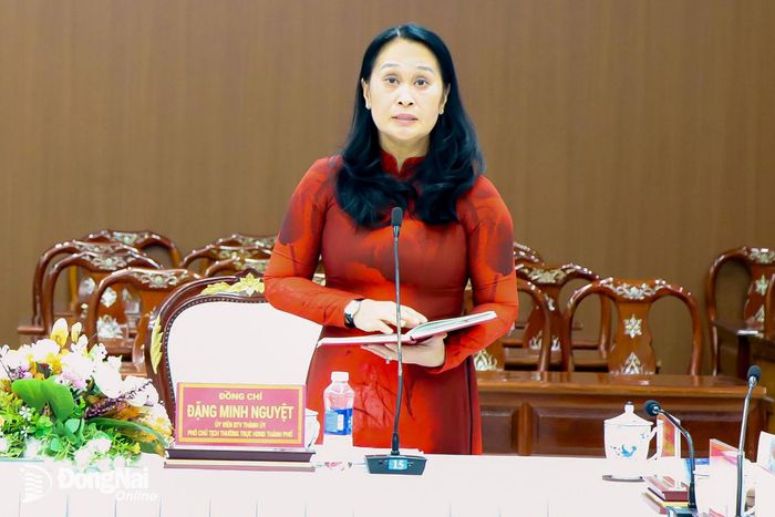 Ủy viên Ban Thường vụ Thành ủy, Phó Chủ tịch Thường trực HĐND thành phố Đặng Minh Nguyệt phát biểu tại hội nghị. Ảnh: Vương Thế
