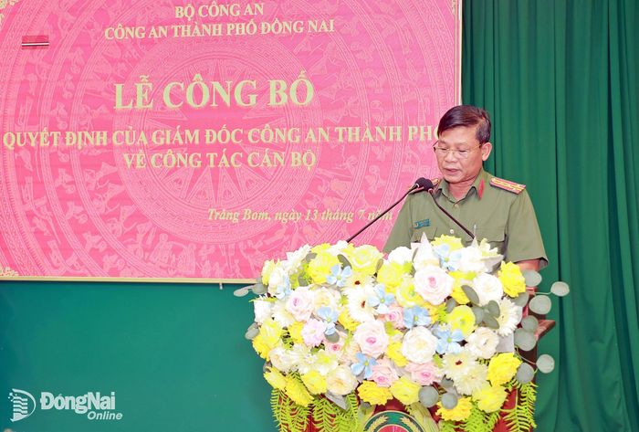 Đại tá Dương Văn Mạnh, Phó Giám đốc Công an thành phố phát biểu giao nhiệm vụ. Ảnh: Thanh Toàn