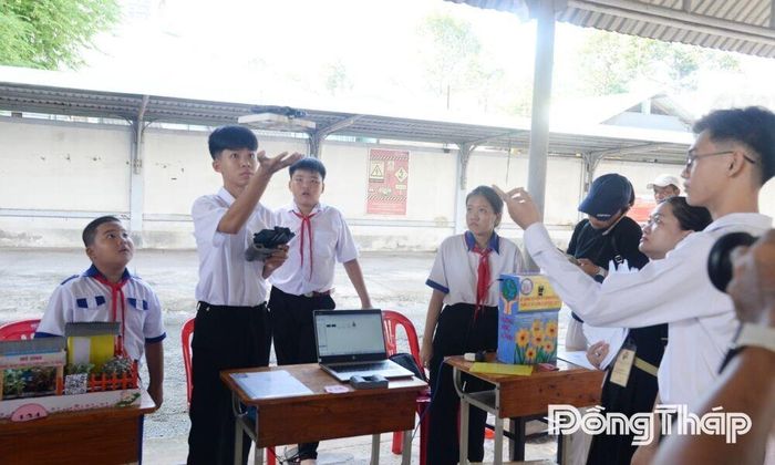 Sản phẩm công nghệ dự thi của các em học sinh tại Cuộc thi Sáng tạo thanh thiếu niên, nhi đồng.