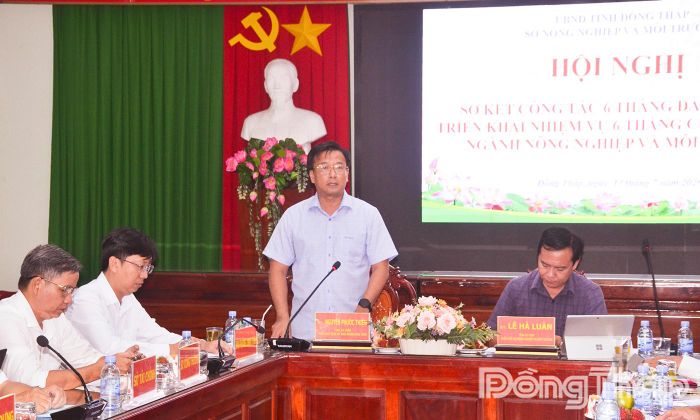 Đồng chí Nguyễn Phước Thiện, Tỉnh ủy viên, Phó Chủ tịch UBND tỉnh Đồng Tháp, phát biểu tại hội nghị.