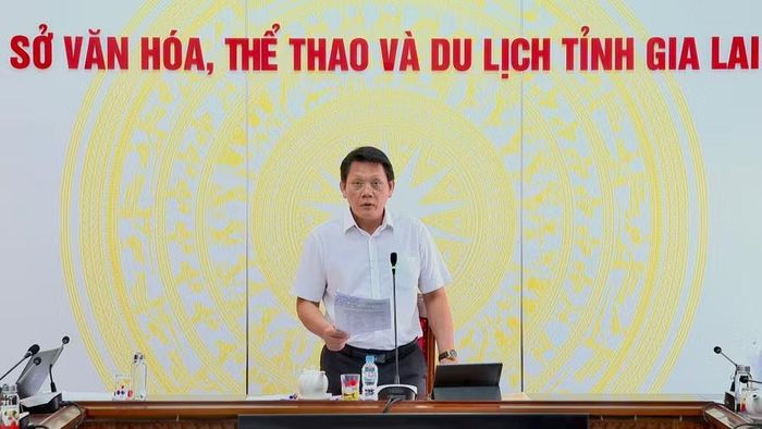 Ông Bùi Trung Hiếu - Phó Giám đốc Sở Văn hóa - Thể thao và Du lịch phát biểu ý kiến tại cuộc họp. Ảnh: Nhật Trường