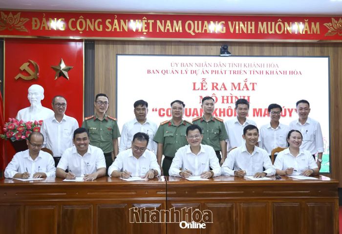 Các cơ quan, đơn vị của Ban Quản lý Dự án Phát triển tỉnh ký kết triển khai hiệu quả mô hình.