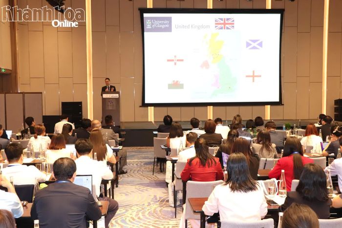 Một chuyên gia báo cáo tại hội nghị.