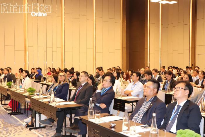 Các đại biểu tham dự hội nghị.