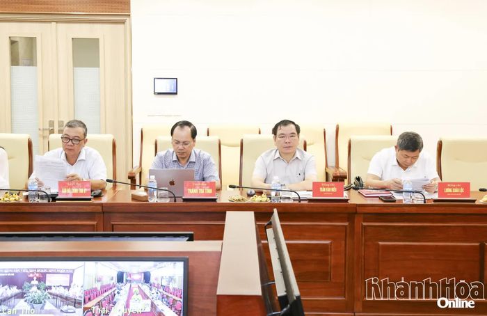 Các đại biểu tham dự hội nghị tại điểm cầu Tỉnh ủy Khánh Hòa.