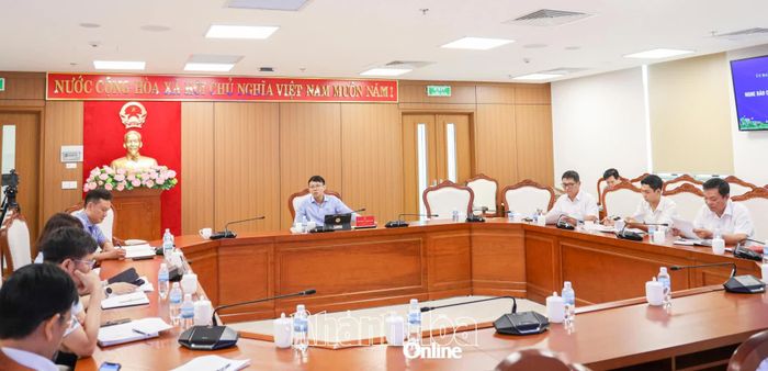 Quang cảnh cuộc họp.