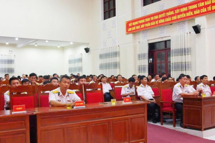 Các đại biểu dự lễ phát động.