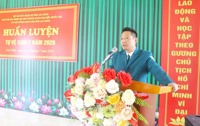 Đồng chí Lý Công Hà - Chỉ huy trưởng Ban Chỉ huy Quân sự Văn phòng Đoàn Đại biểu Quốc hội và HĐND tỉnh phát biểu khai mạc.