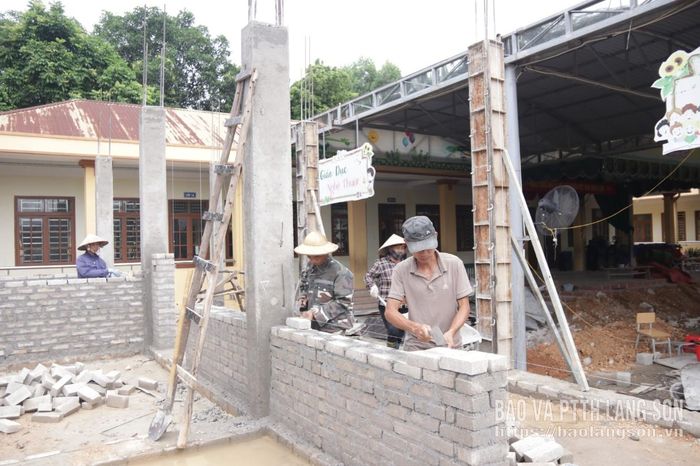 Thi công công trình trường học trên địa bàn xã Hữu Lũng