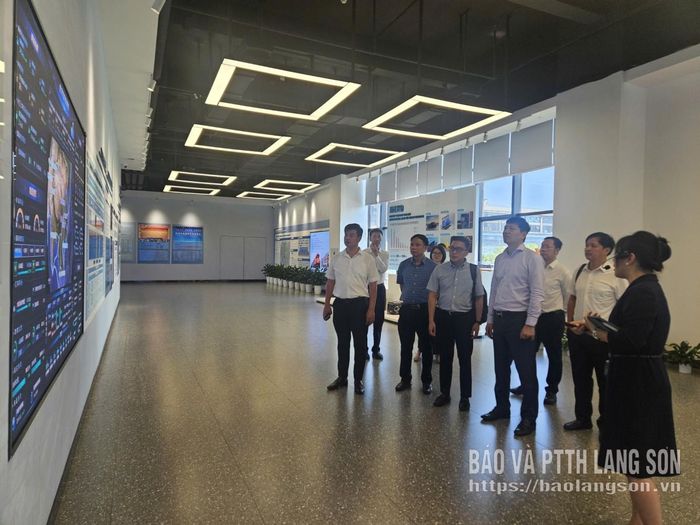 Đoàn đại biểu tỉnh Lạng Sơn tham quan, khảo sát tại Trung tâm Logistics quốc tế Trùng Khánh