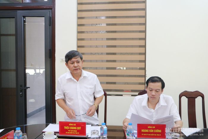 Lãnh đạo Ủy ban Kiểm tra Tỉnh ủy phát biểu tại kỳ họp