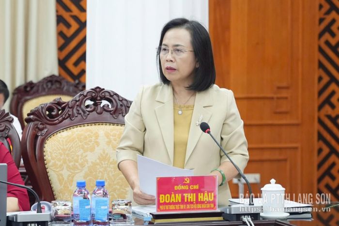 Đồng chí Đoàn Thị Hậu, Phó Bí thư Thường trực Tỉnh ủy, Chủ tịch HĐND tỉnh phát biểu tại hội nghị