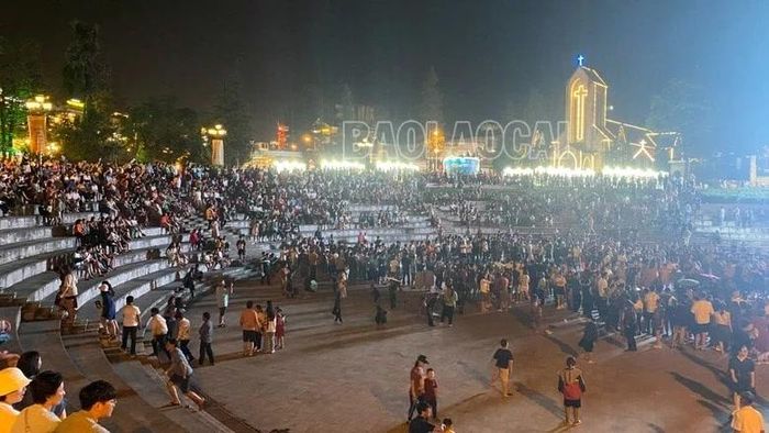 Việc xây dựng không gian văn hóa tại các tuyến phố đi bộ, quảng trường nhằm phát triển du lịch và nâng cao đời sống tinh thần cho Nhân dân.