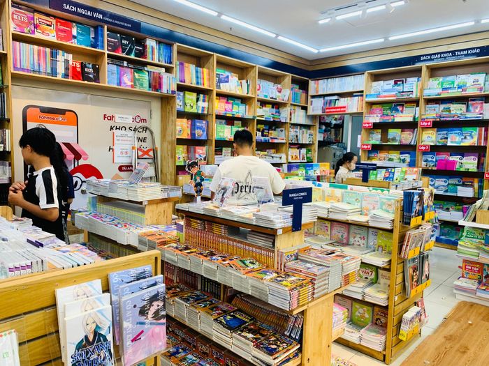 Phụ huynh và học sinh chủ động mua SGK và đồ dùng học tập sớm