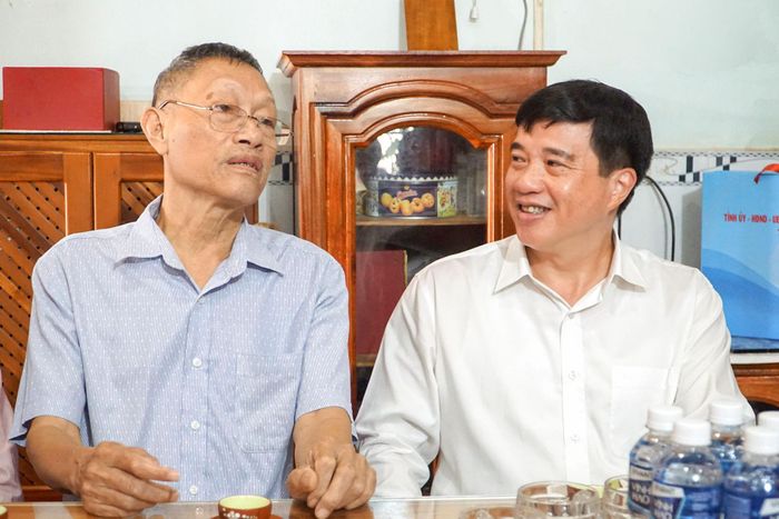 Bí thư Tỉnh ủy Lâm Đồng Y Thanh Hà Niê Kđăm thăm ông Trần Văn Trí
