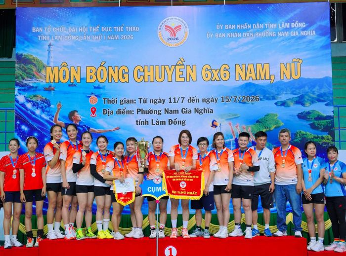Cụm 5 giành chức vô địch ở nội dung bóng chuyền nữ