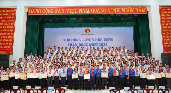 Các đại biểu chụp hình lưu niệm