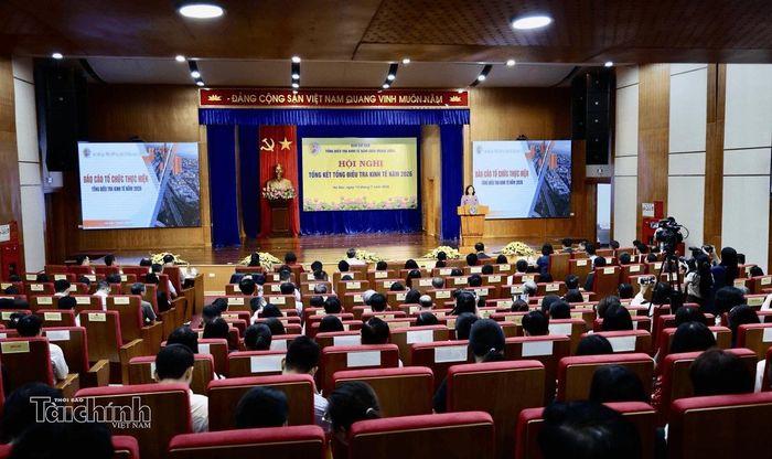 Các bộ, ngành tham dự hội nghị trực tiếp tại điểm cầu Hà Nội (Ảnh: Mạnh Tuấn - Thời báo Tài chính Việt Nam)