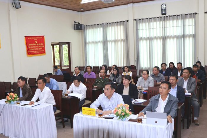 Tỉnh ủy viên, Phó Chủ tịch UBND tỉnh Võ Ngọc Hiệp và các sở, ngành, đơn vị tham dự tại điểm cầu Lâm Đồng