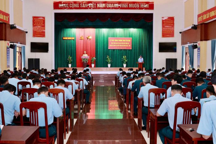Quang cảnh lễ phát động thi đua